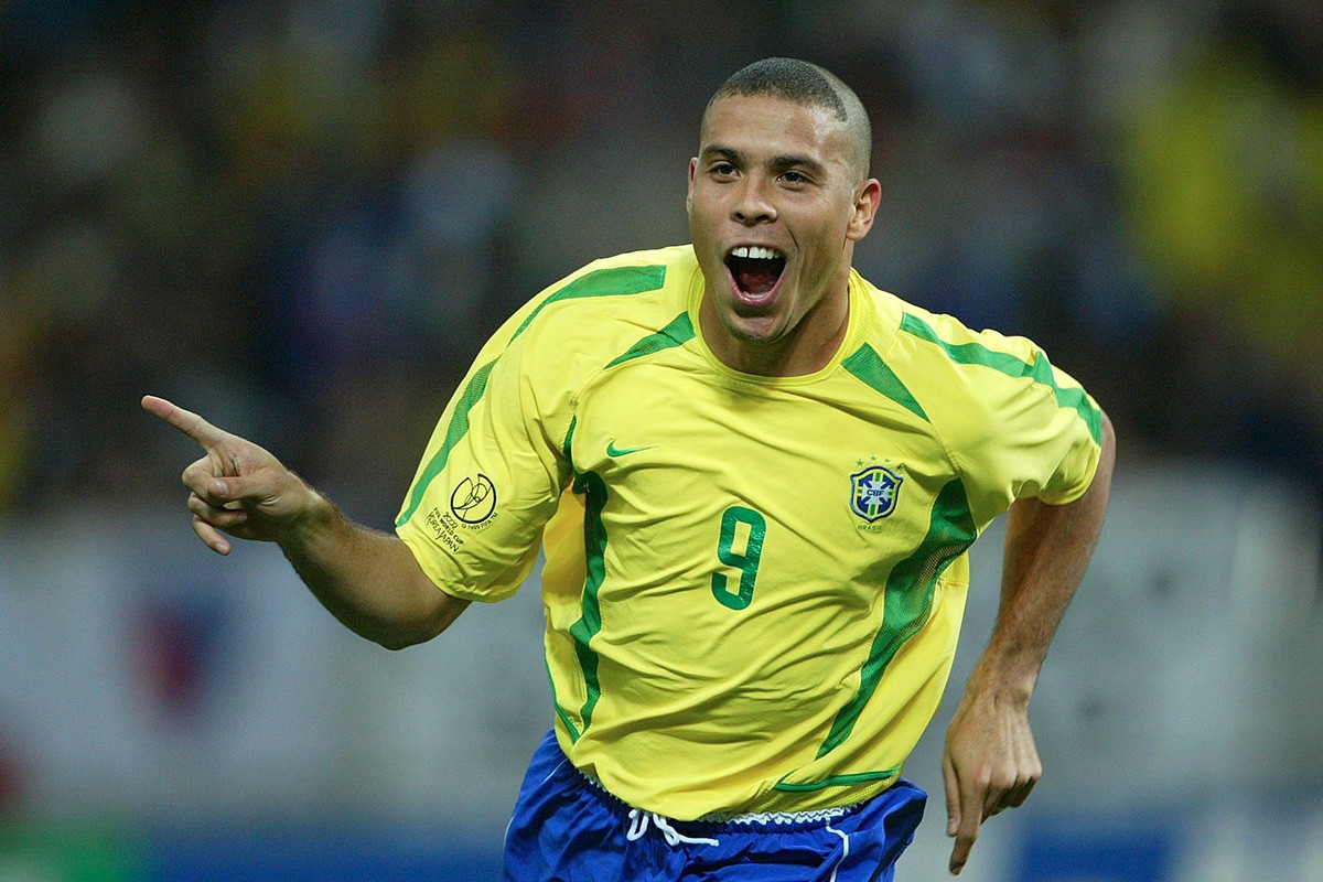 Ronaldo "đáp trả" World Cup 2018: Từ cầu thủ trẻ thành ông chú oai vệ, chúng ta thực sự "già" rồi!