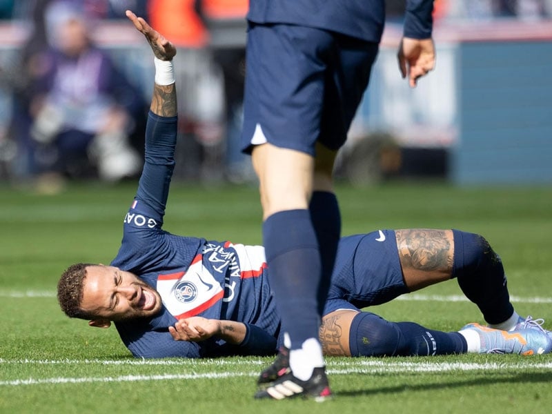 Bong gân mắt cá chân khi chơi bóng đá và cách khắc phục | Sport9 Việt Nam