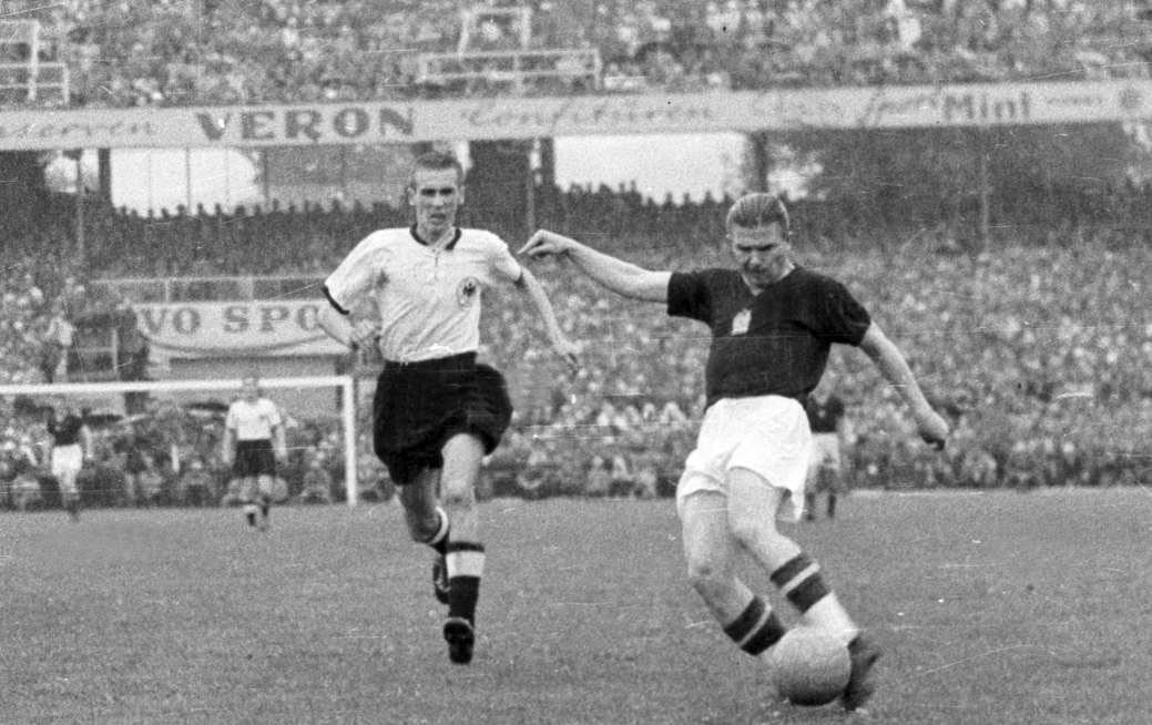 Ferenc Puskas chưa bao giờ giành được Quả bóng vàng, nhưng ông vĩ đại đến mức nào?