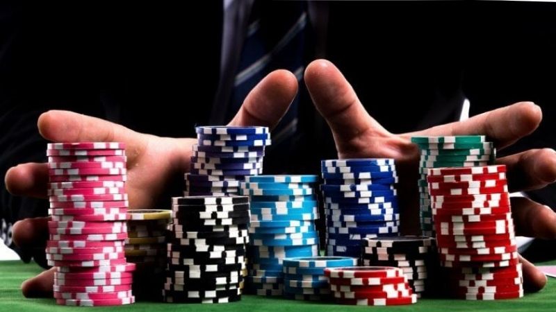 Poker là gì? Hướng dẫn từ A đến Z đầy đủ (2025)