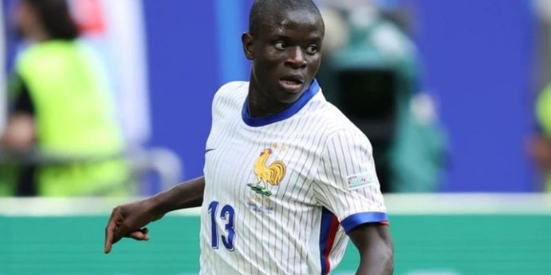 Tiểu sử của Kante - Tiền vệ "không biết mệt mỏi" của Chelsea