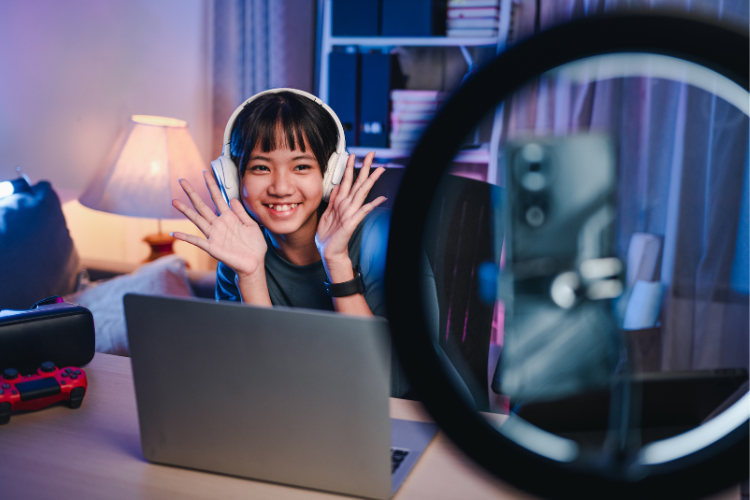 Streamer là gì? Làm thế nào để kiếm tiền và phát triển sự nghiệp streamer của mình?