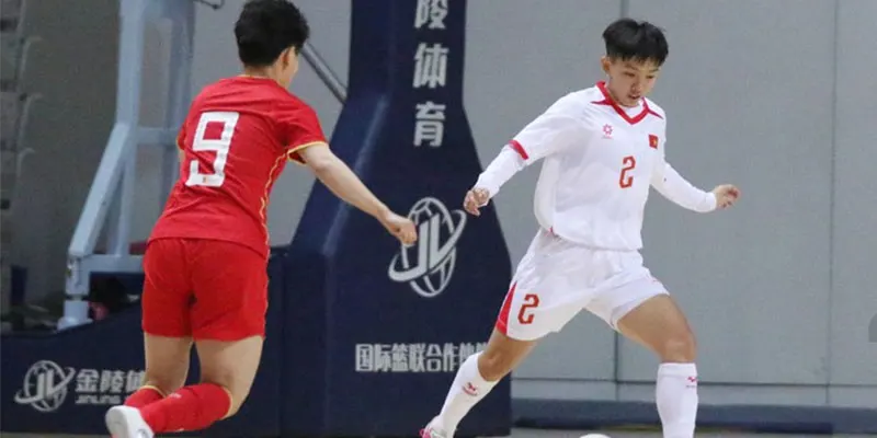 Luật futsal đá biên bằng chân