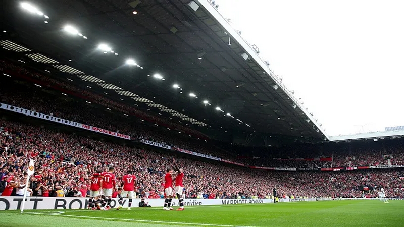 Old Trafford từng là khu đất hoang
