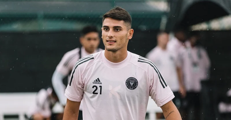 Tiểu Sử Cầu Thủ Julian Carranza: Ngôi Sao Trẻ Feyenoord